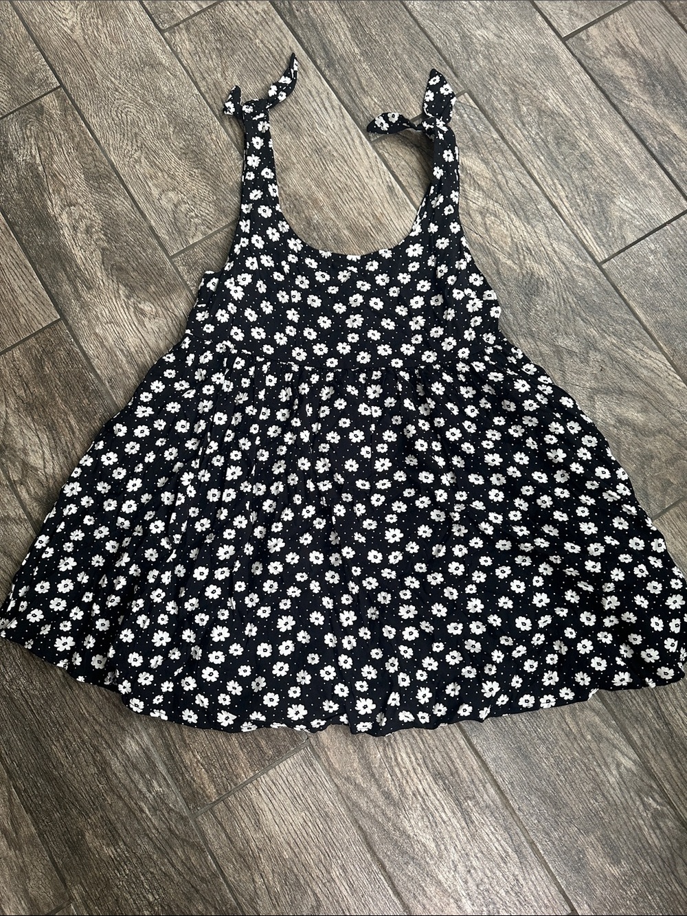 NWT Forever 21 Black Daisy Floral Babydoll Skater Mini Dress Size M